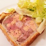2014.11.23.  仔ウサギとフォワグラ 仔鴨のクラシックなパテアンクルート サラダ添え