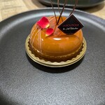 ラ ブティック ドゥ ジョエル・ロブション - チョコレートとリンゴのケーキ