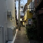 ぎょうざ 湖月 - 昭和な路地にありました。