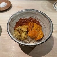 千成寿司 - 雲丹２種とイクラの子丼◯