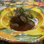 ピッツェリア エ オステリア パドリーノ - Carne
      国産牛の牛木木肉の赤ワイン煮込みグーラッシュイタリア産トリュフがけ