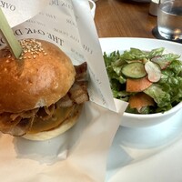 オーク ドア - ハンバーガーのボリュームヤバい！