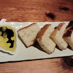 炭火焼イタリアン 海串 ブラーチェ - フォカッチャ