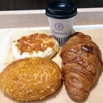 デリフランス - 料理写真:コーヒー(hot)、スモークチーズハム、クロワッサン、カリカリチーズカレーパン