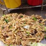 そば飯、すじ入りで