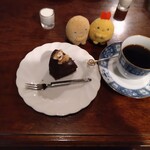 シティーライト - ブラジル（右）ノアケーキ（左）とんかつ  えびふらいのしっぽ （タブレット撮影