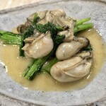 旬菜和味 - 厚岸産牡蠣と菊名バター炒め