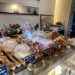 エピ・ド・ルージュ - パンの種類も多いよ！