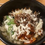 ホルモンセンター ざんまい - 石焼ビビンバ(＋チーズ)