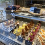 エピ・ド・ルージュ - 色とりどりのケーキ美味しそう