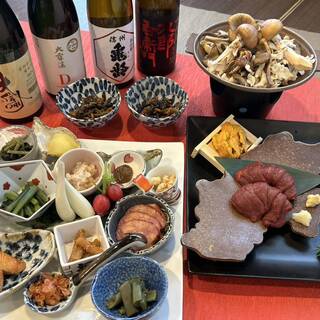 雲丹と馬刺しや小鉢など、信州の味覚が揃う「ミニ信州の恵」