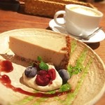 ムモクテキカフェ - 豆腐チーズケーキ ¥480
                                豆乳オレ ¥520