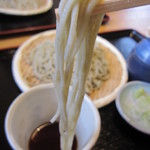 蕎麦蔵めぐみ - 先っちょにチョンと浸け、ズル～・・・。