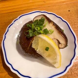 ボリューム満点の月夜野シイタケつくね◆肉厚な食感が自慢