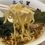 太公望ラーメン - もっちりつるつるした中太縮れ麺