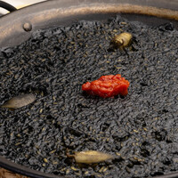 イカ墨のパエジャ/フィデウア(2人前）