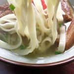 八重食堂 - 麺のアップ