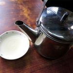 八重食堂 - スープが入っている「やかん」