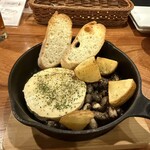 ワイン酒場。LONGING HOUSE 軽井沢 - 