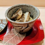 鮨 赫 sushi aka Tokyo - 【鮑のリゾット】赤酢飯にキャラメルのようなコクのソースが合う。お代わりできるよ