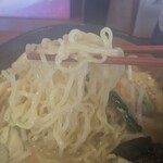 幸楽苑 - 中太ストレート麺が味噌スープと絡んで良いです