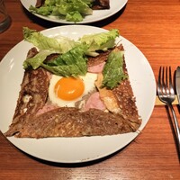 ルバーブ 大名古屋ビルヂング店 - ソーセージにじゃがいもグラタン追加トッピング…されてるのか？？