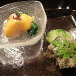 さかな料理 魚甚 - つきだし　貝柱の酢味噌と子持ちこんぶかに味噌風味