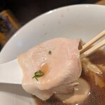 らぁ麺や 嶋 - 肩ロースでしょうか、さっぱりとしていて美味しいです。