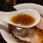 らぁ麺や 嶋 - 鶏と醤油の強くて豊潤な味は一級品です。