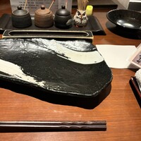 麻布 とさか - 器とお箸もスタイリッシュで素敵