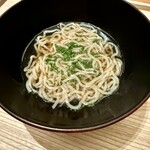虎白 - 鰹と猪の出汁 小麦粉と葛の麺