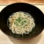 虎白 - 鰹と猪の出汁 小麦粉と葛の麺