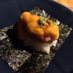 Jin - ウニとろご飯　海苔で包んで