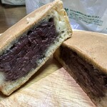 蜂楽饅頭 博多阪急店 - 黒あん