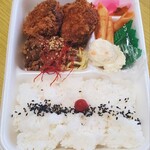 マミープラス - 料理写真:メンチカツと牛焼肉の弁当(金曜日)
