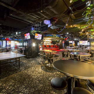 貸切100名様までOKの広々空間！映像設備や音響設備が充実◎