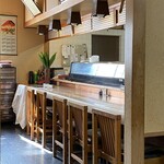 暁寿司 - カウンター席