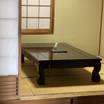 暁寿司 - 座敷席
      障子を閉めると個室になる仕様でした