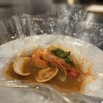 鉄板料理 らくだ - 海老と蛤のアクアパッツァ