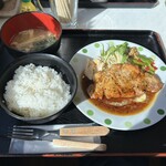 レストランミートアイランド - ポークソテー定食。