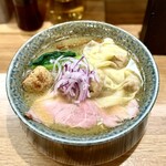 麺饗庭 必道 - 鶏白湯そば　海里豚の手包みワンタン3ケ
