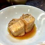 そば玄 - 茄子と玉子焼きの煮浸し
      お揚げに包まれた茄子と玉子焼きが、お出汁を吸って、口に含むとこれでもか！って旨みがジュンジュンと広がるの♡