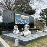 そば玄 - 博物館前駐車場の連台越しフォトスポット♪
      上に乗って撮影できます(^^)