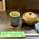そば玄 - 急須の緑茶も静岡クオリティ。
      なにからなにまで気持ちのいいお店でした٩(^‿^)۶