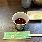 そば玄 - 「焼き」を入れた蕎麦つゆは、甘さを抑えて鰹がキリッとした好みのタイプ♪  でも正直言って「焼き」の効果はMugの舌ではよくわからなかったです^^;
      なーんとなく香ばしくてまろやか、かな？