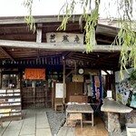 そば玄 - ぎゃらりぃだの江戸珈琲だの、なんだか古民家風でありながら雑多な感じなので、変わったお店なのかなーなんて思っていました。