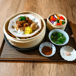 多彩な定食メニューでランチや家族連れにも対応◎