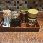 だいだらぼっち　二の坊 - やはり八幡屋の七味唐辛子がありますね