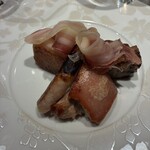 ル・マノアール・ダスティン - いろいろ楽しめる豚