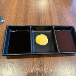 ステーキハウス磐梯 - 左ポン酢　中カラシ　右ステーキソース